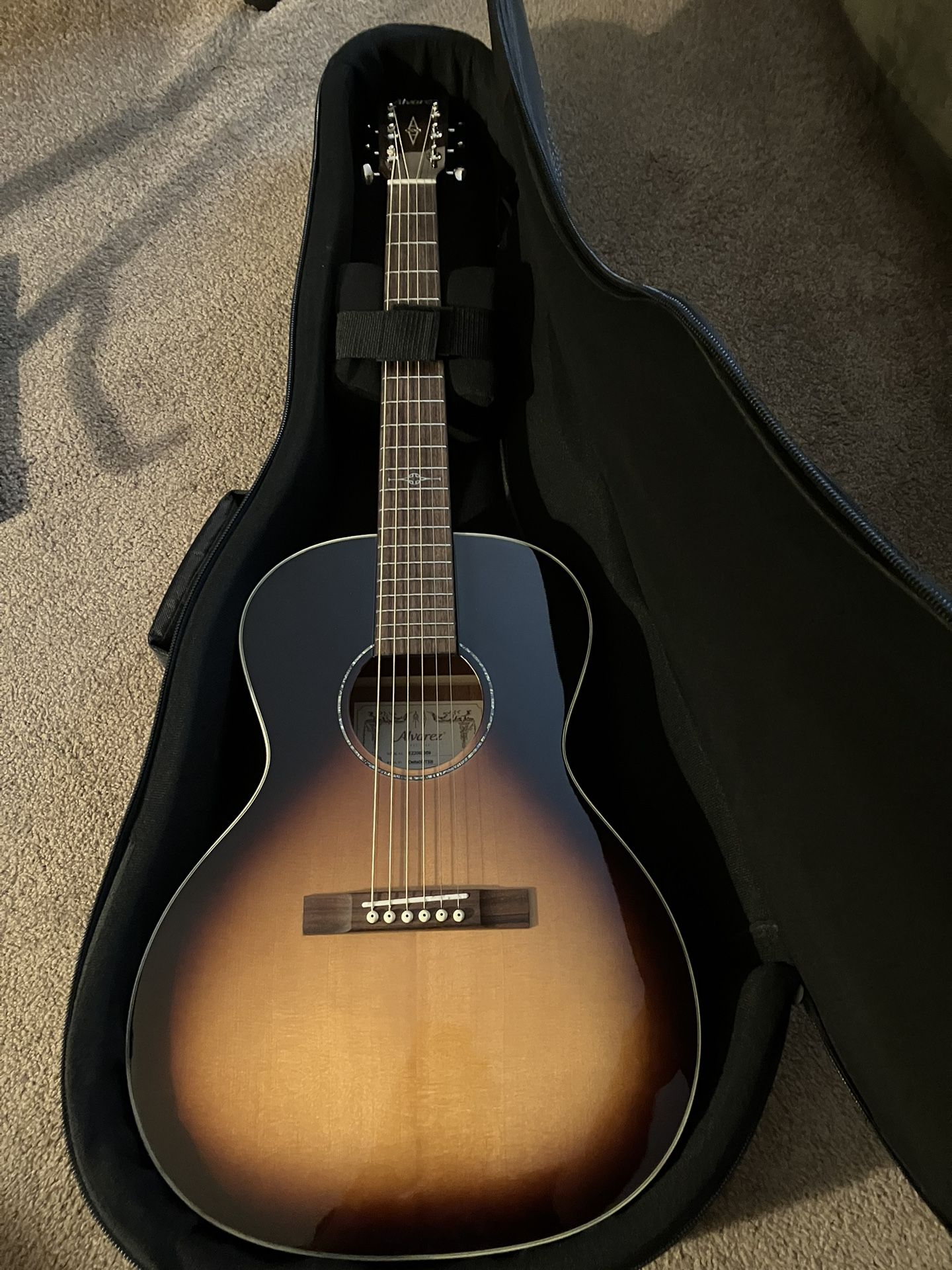Alvarez Delta 00 TBS Acoustic Guitar With Case