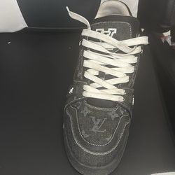 Black Lv trainers