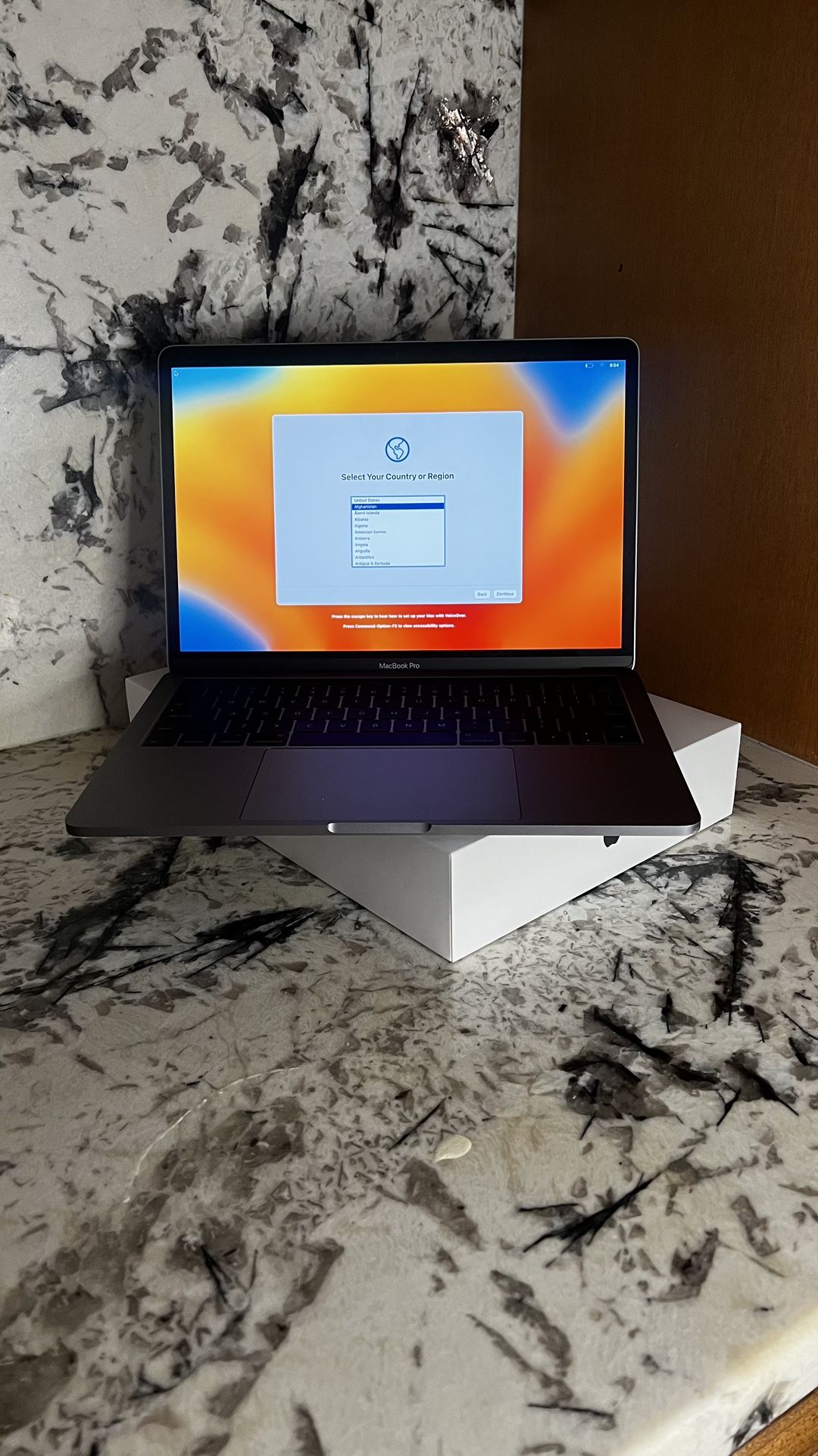 Silver MacBook Pro (13-inch Two Thunderbolt 3 ports)