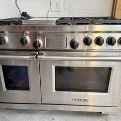 Wolf 48" Dual Fuel Range with 6 Burners and Griddle
