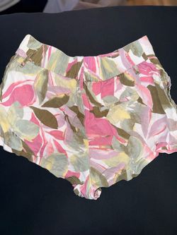 Size XL - Tahari Shorts with side pockets