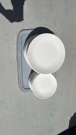 16 10.5” dinner plates and 14 7.5” dessert plates