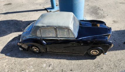 Rolls-Royce Silver Cloud III Ceramic Model Sculpture 