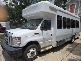 2019 E450 CUTAWAY Bus