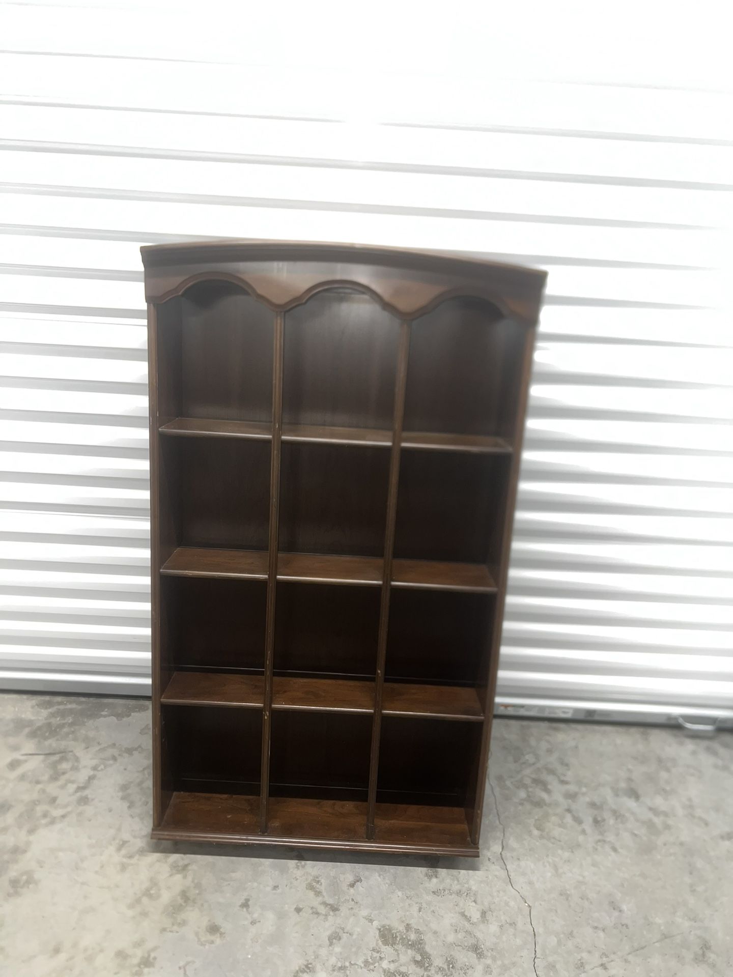 Ethan Allen Georgian Court Cherry 1 Pc. Bookcase Unit Top Only 11-9005 No Base. Used in good condition with some cosmetic blemishes. These blemishes a