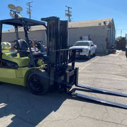 Clark Forklift