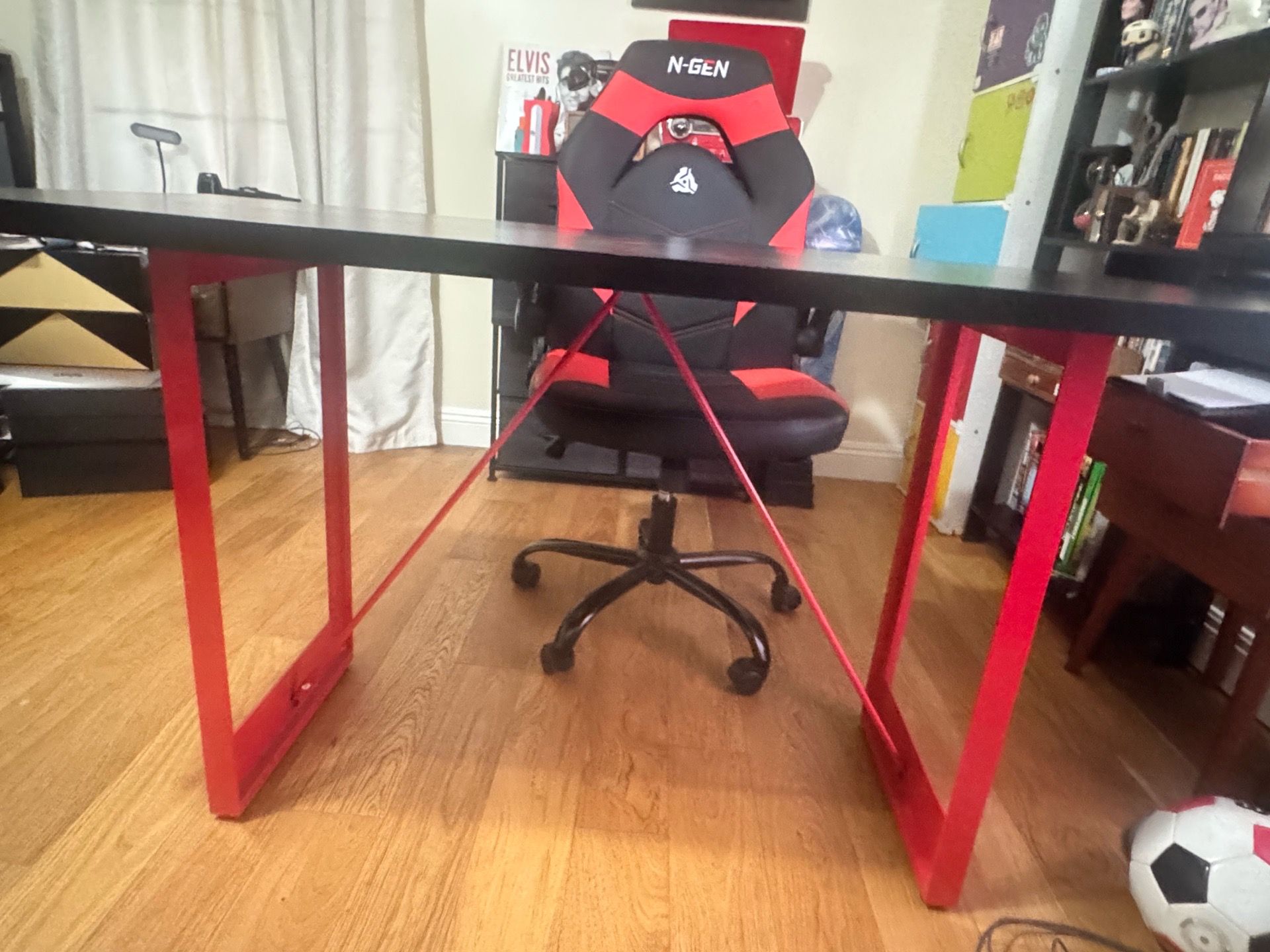 Gaming desk and chair