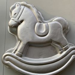 Rocking horse shaped cake pan Wilton
