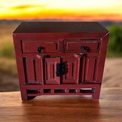 Adorable Vintage Small Jewelry Box With Sliding Key