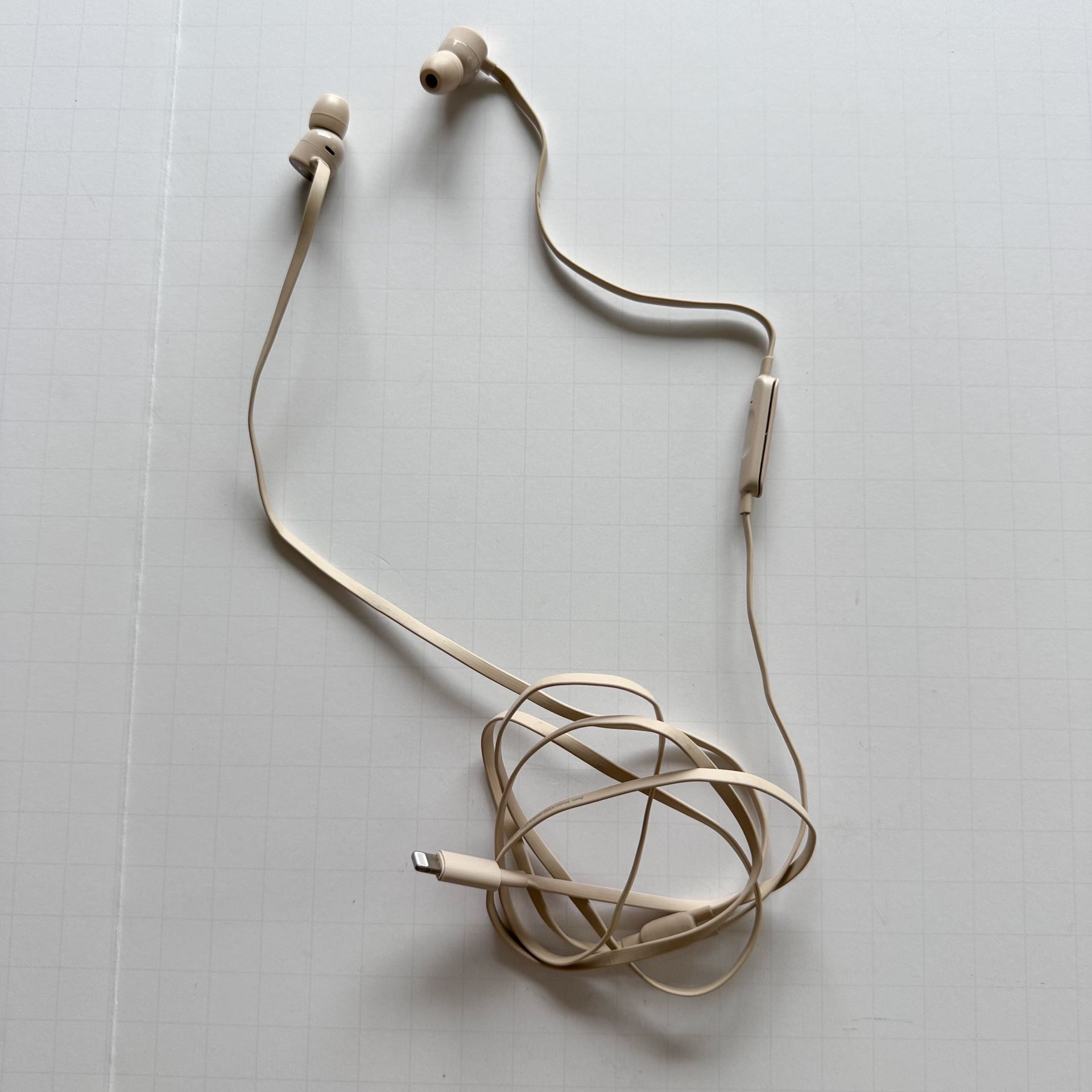 Beats by Dr Dre UrBeats3 Wired Headphones Earbuds Lightning Connection iOS or Android Satin Gold EUC