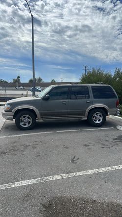 2000 Ford Explorer