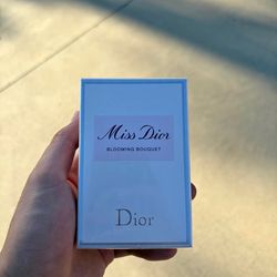 Miss Dior perfume