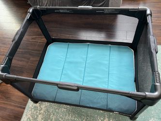 4Moms Breeze Play Yard With Removable Bassinet