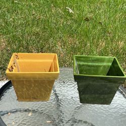 2 ceramic flower pots 8” wide 6” tall….one yellow one green