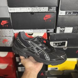 DS ASICS Gel-1130 Black Pure Silver size 11 