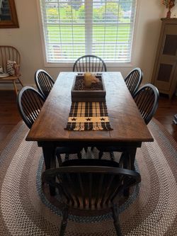 Amish table and hutch