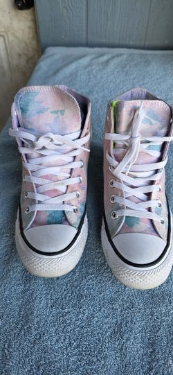 Converse Size 7 Woman