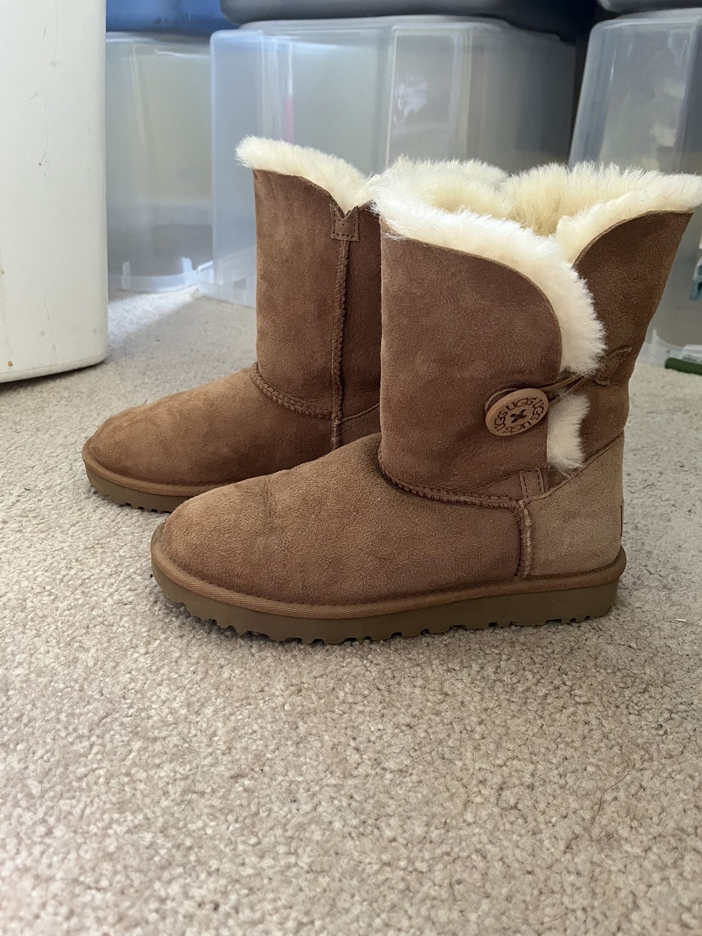 UGG Women Bailey Button boots size 6