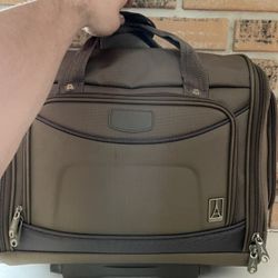 Travel Pro Crew 7 Walk Or Carry Bag