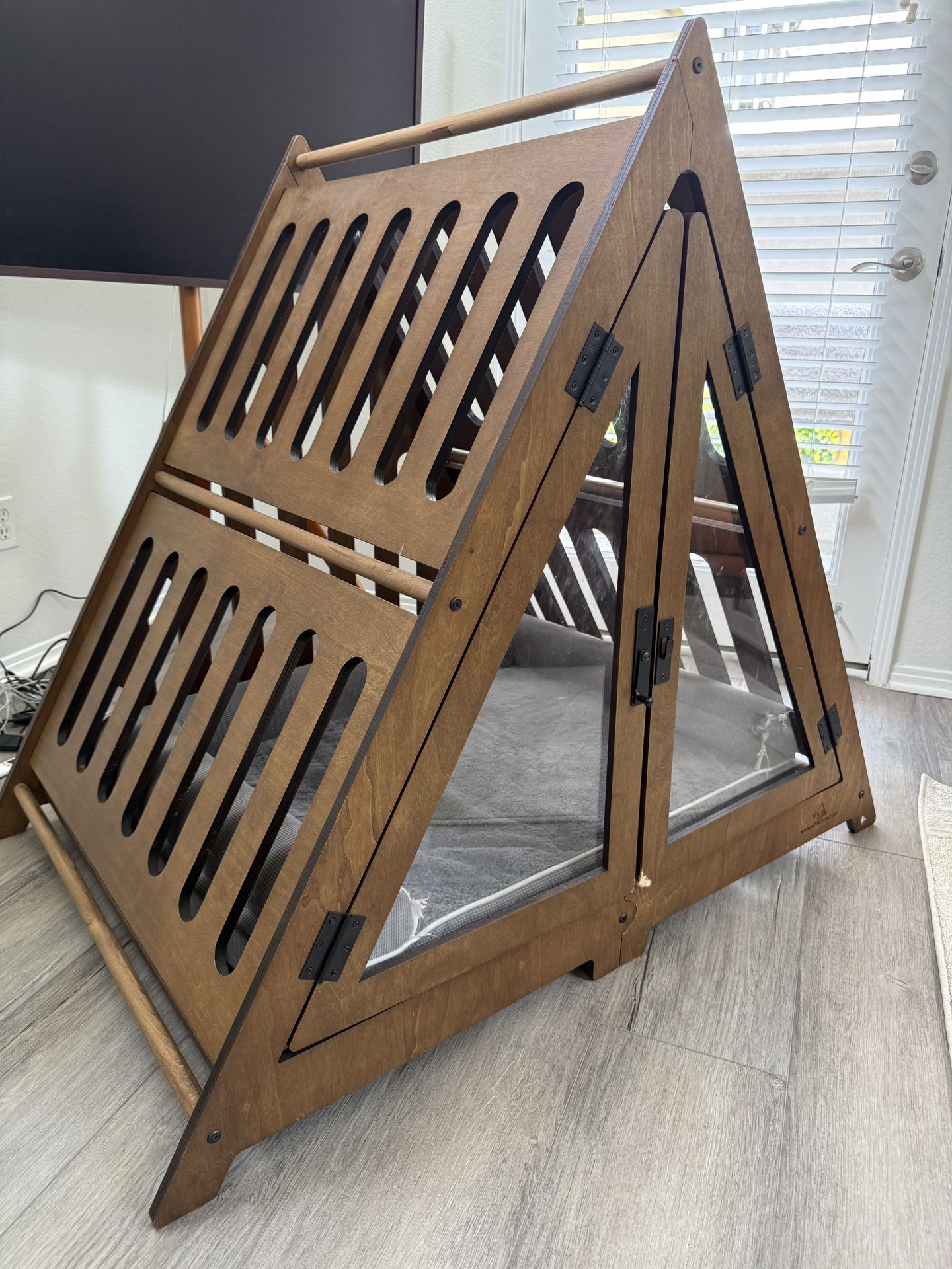 Wooden Dog House / Dog Crate