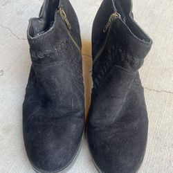 Women’s Size 9 Black Ankle Boots.