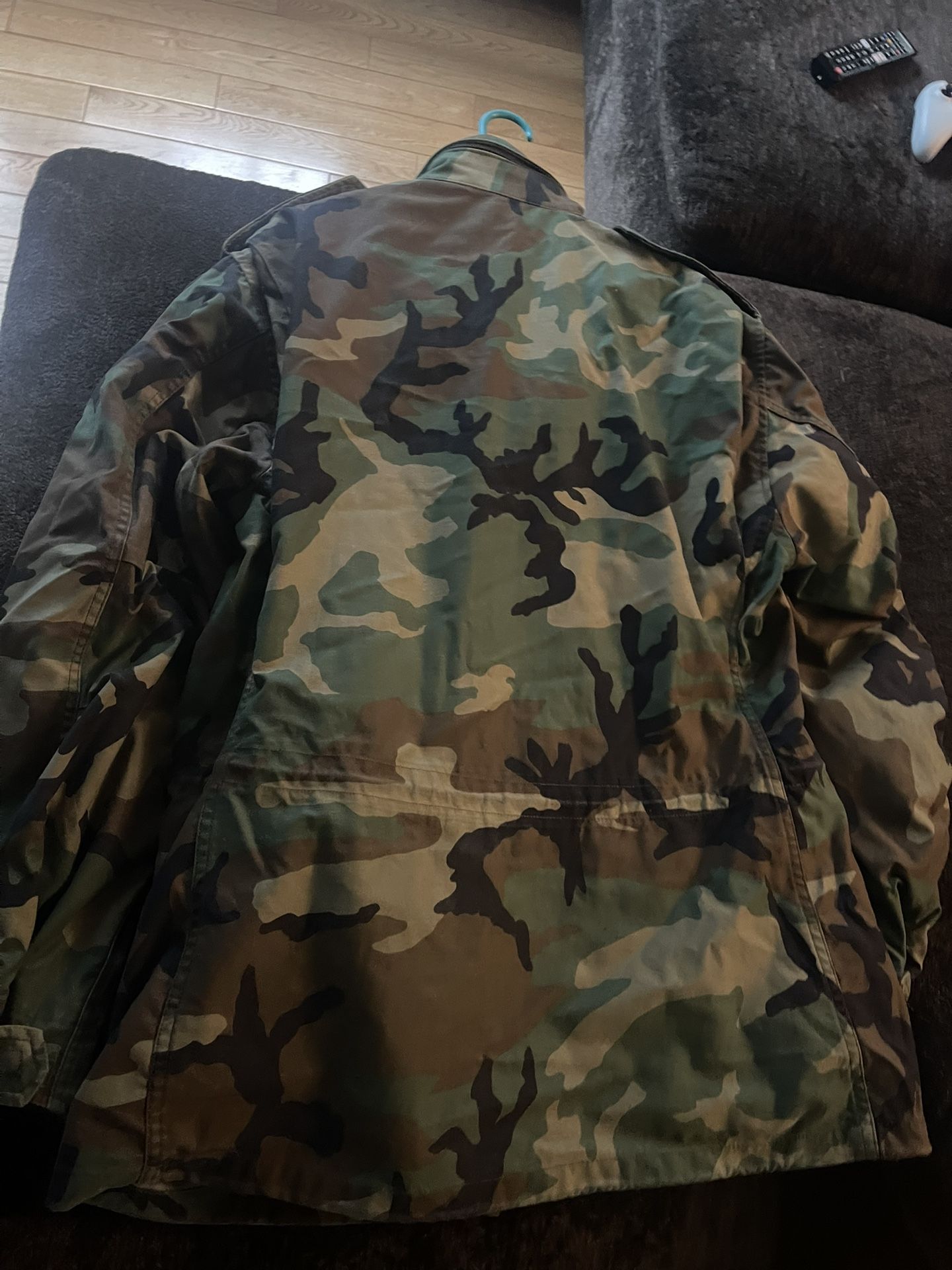 CAMO COAT SIZE LARGE MENS