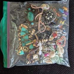 Mixed Lot Fashion Bijouterie: Earrings, Bracelets, Necklaces, ect