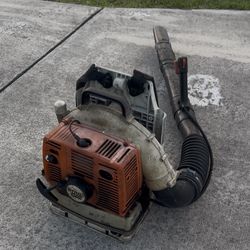 Gas Stihl backpack Blower Runs Good  will come clean with a magic eraser and some TLC