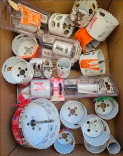New And Used 65 Pieces Milwaukee Hole Saws. All These Retail Way Over $700 Total!!
