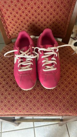 Nike pink shoes
