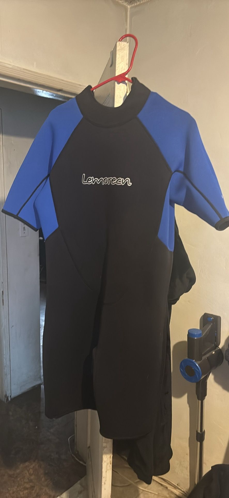 Lemorecn Adult XL Swimsuit With Flippers