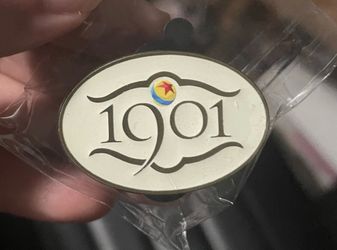Disney Club 33 pin