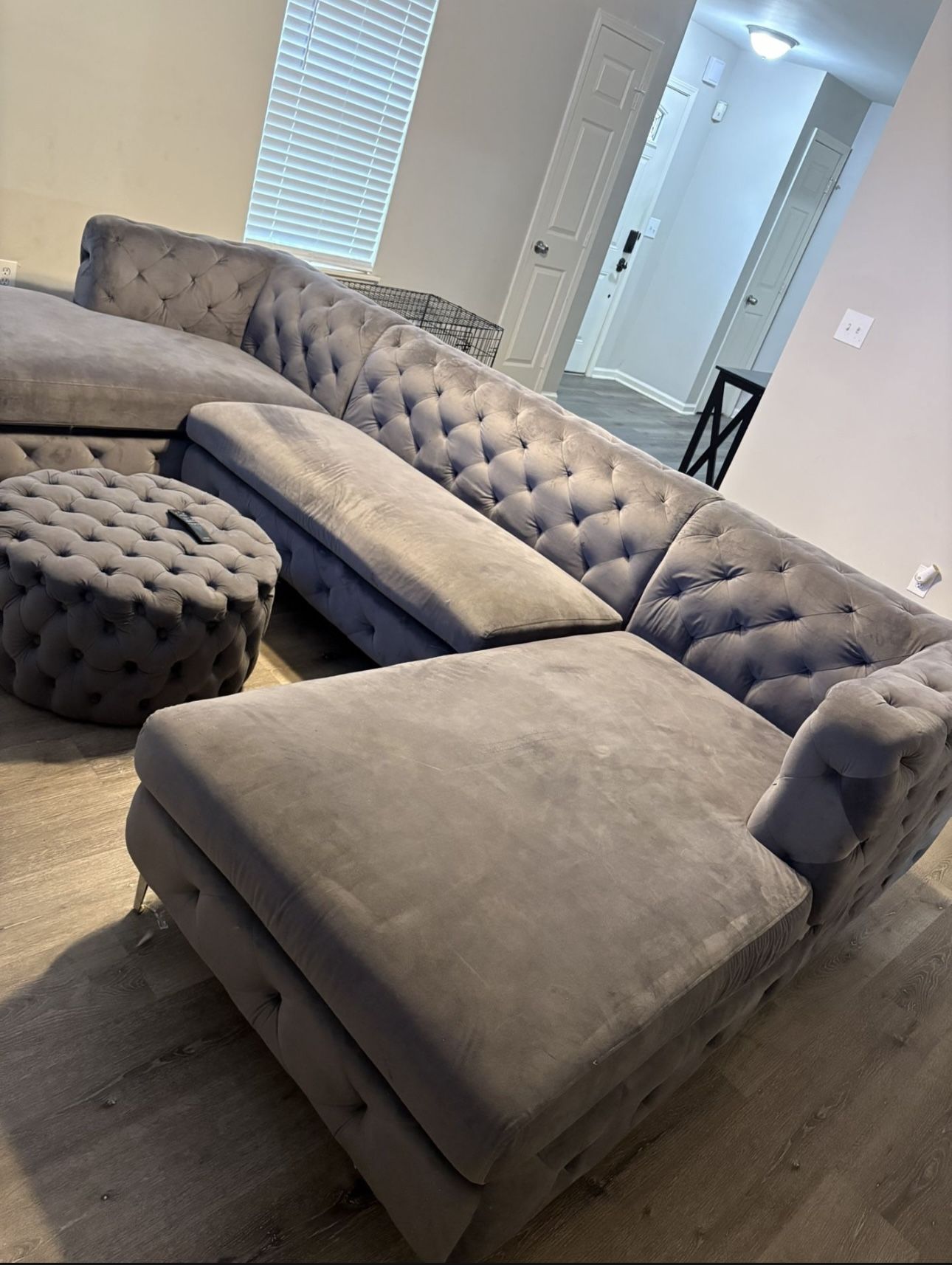 Living Room and 5Pc Artwall Set