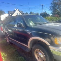 Ford Exposition 4x4  Black 4 Door 