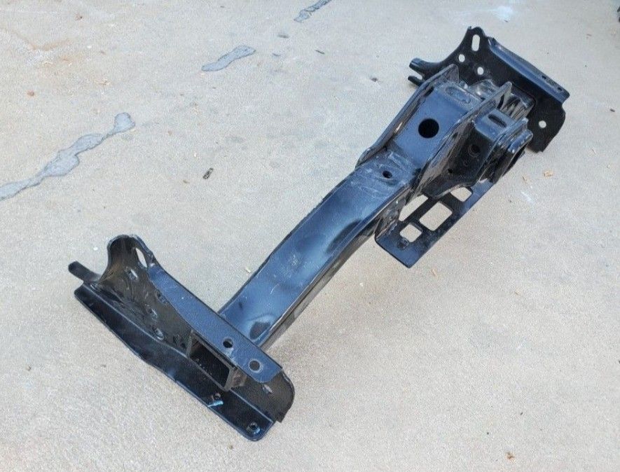 2016 - 2023 TOYOTA TACOMA TOW HITCH
TRAILER BAR BEAM GENUINE USED OEM.
NC51