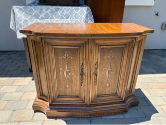 Bar cabinet