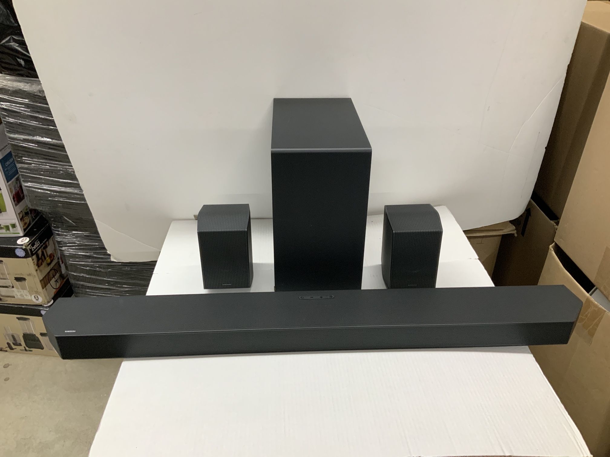 Samsung - Q-series 11.1.4 ch. Wireless Dolby Atmos Soundbar + Rear Speakers w/ Q-Symphony - Titan Black #883