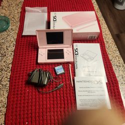 NINTENDO DS LITE  With A Flash Focus Game