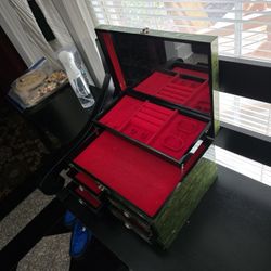 Vintage Jewelry Box 