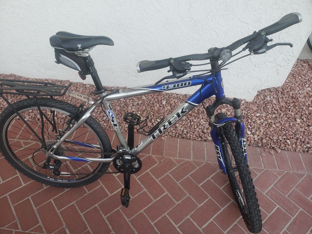 Trek 4300 Mountain Bike - 18 Inch