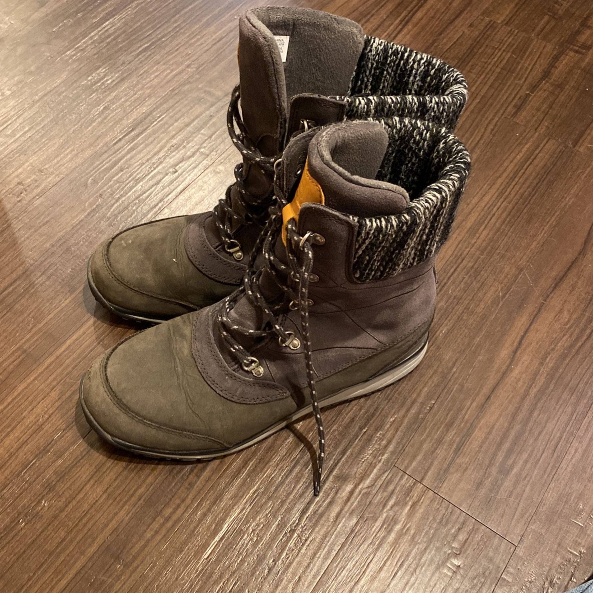 Women’s Snow Boots Sz 8