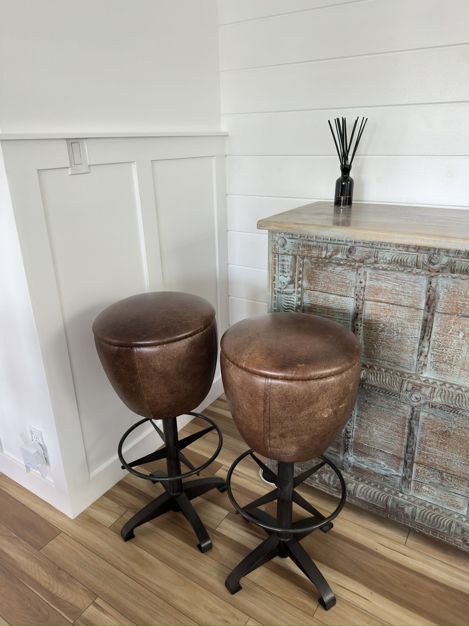 Bar Set With 2 Stools