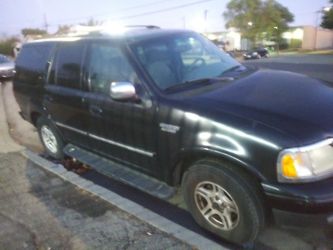 For parts 2002. Ford expedition