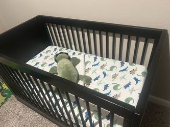 LAST CHANCE Almost New Crib & Newton Premium Breathable Mattress/ Scottsdale-PHX 85254~ Need to sell fast