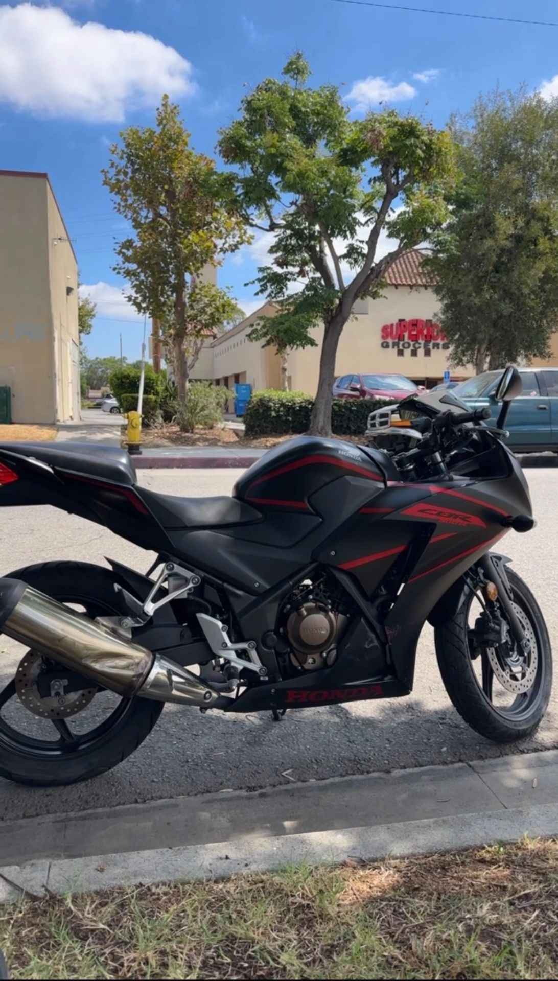 HONDA CBR 300R 2019 Clean title  3485 miles