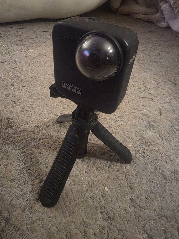 GoPro Max 360 W/SD Card