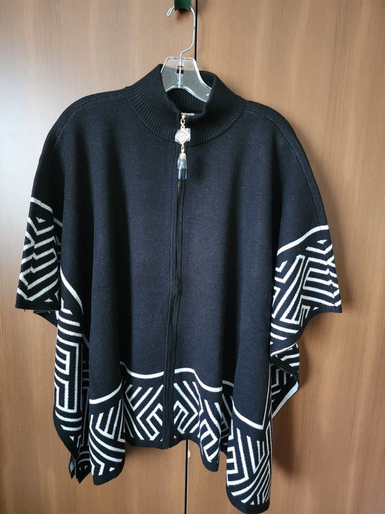 Anne Klein Black Striped Poncho Zip Front Detachable Faux Fur Collar. Size M. New.