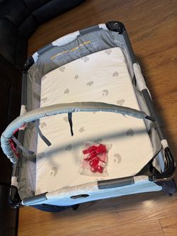 Graco pack n play with infant attachment & mattress