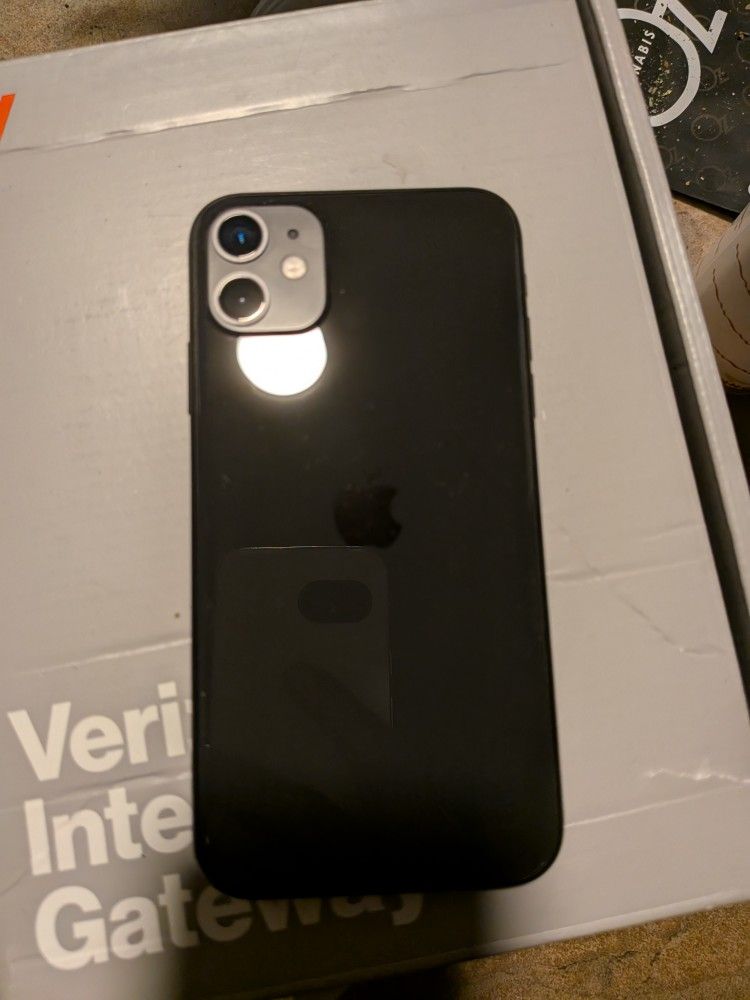iPhone 11 64gb BLACK
