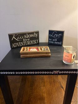 Kiss slowly & love canvas
